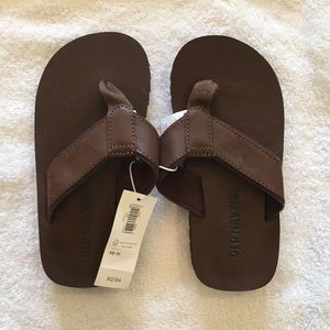 NWT — OLD NAVY boys brown sandals